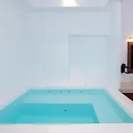 Santorini Rooftop Hot Tub With Panoramic Views Akrotírion