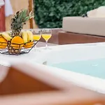 别墅 Santorini Rooftop Hot Tub With Panoramic Views Akrotírion