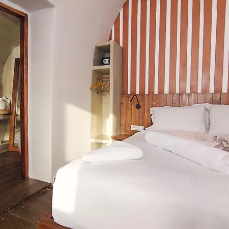 Santorini Rooftop Hot Tub With Panoramic Views Akrotírion