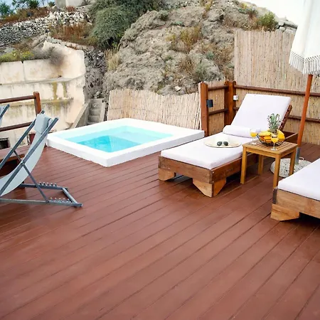 Vila Santorini Rooftop Hot Tub With Panoramic Views