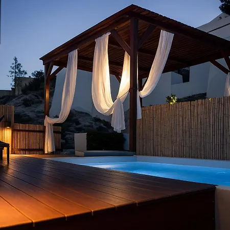 Santorini Rooftop Hot Tub With Panoramic Views Akrotírion