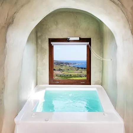 Santorini Rooftop Hot Tub With Panoramic Views Akrotírion