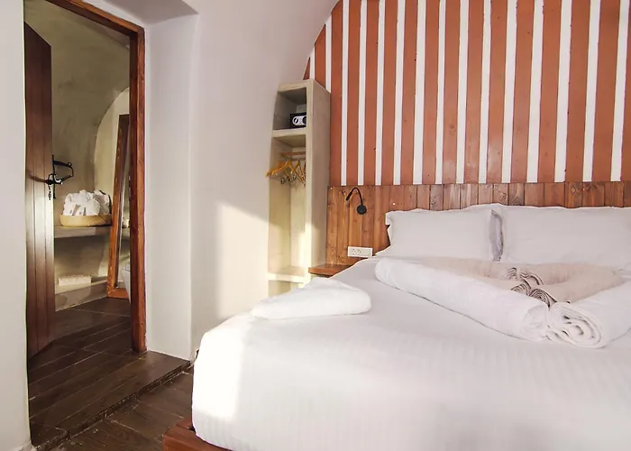 Santorini Rooftop Hot Tub With Panoramic Views Akrotiri (Santorini)