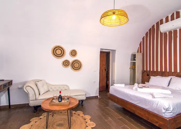 Santorini Rooftop Hot Tub With Panoramic Views Akrotírion