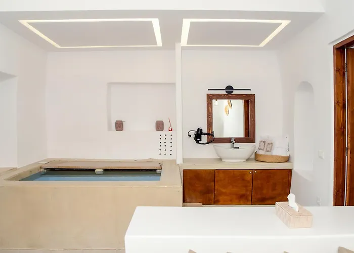 Santorini Rooftop Hot Tub With Panoramic Views Akrotiri (Santorini)