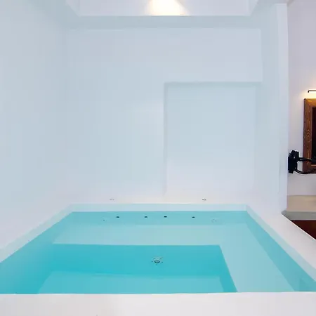 Santorini Rooftop Hot Tub With Panoramic Views Akrotiri (Santorini)