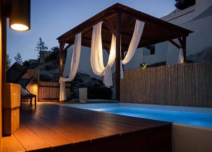 Santorini Rooftop Hot Tub With Panoramic Views Akrotírion